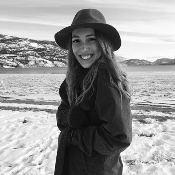 Meet your Posher, Julie - Picture 2 of 3